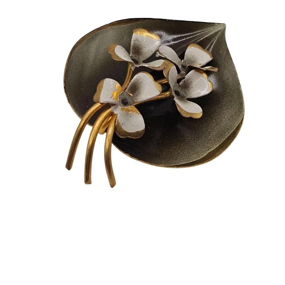 Vintage Enamel Flower Leaf Brooch Lily Pad Green Gold Tone White Floral‎ Pin